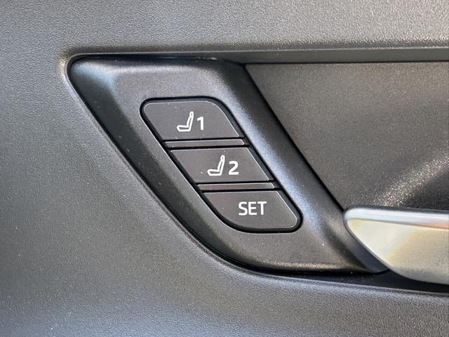 プリウス Ｚ　４ＷＤ　純正ディスプレイオーディオ　パノラマカメラ　ＥＴＣ　スマートキー　ＬＥＤ　フルオートエアコン　シートヒーター＆ベンチレーション　パワーバックドア　ＡＣ１００Ｖ電源　デジタルインナーミラー（22枚目）