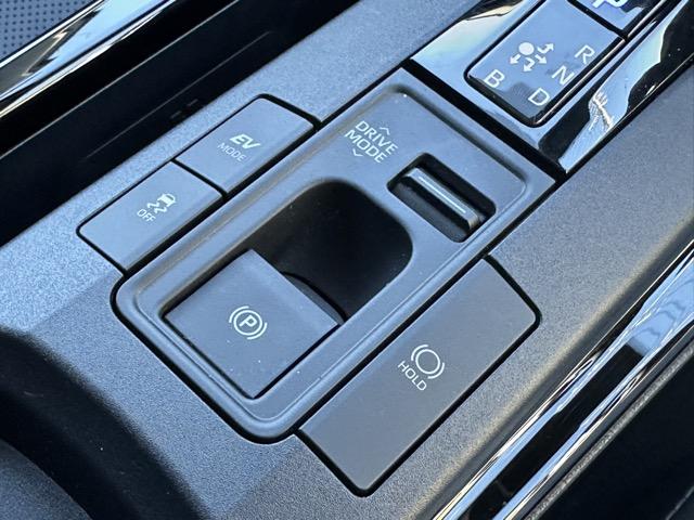 プリウス Ｚ　４ＷＤ　純正ディスプレイオーディオ　パノラマカメラ　ＥＴＣ　スマートキー　ＬＥＤ　フルオートエアコン　シートヒーター＆ベンチレーション　パワーバックドア　ＡＣ１００Ｖ電源　デジタルインナーミラー（27枚目）