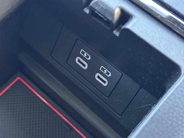 プリウス Ｚ　４ＷＤ　純正ディスプレイオーディオ　パノラマカメラ　ＥＴＣ　スマートキー　ＬＥＤ　フルオートエアコン　シートヒーター＆ベンチレーション　パワーバックドア　ＡＣ１００Ｖ電源　デジタルインナーミラー（37枚目）