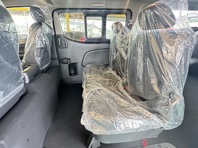 キャラバン ロングオーテックラインプラス　ブラックパッケージ　ディーゼル車　４ＷＤ　左パワースライドドア　寒冷地仕様　スマートキー　ＬＥＤヘッドライト　デジタルインナーミラー　オートエアコン　シートヒーター　アラウンドビューモニター　フォグランプ　登録済未使用車（7枚目）