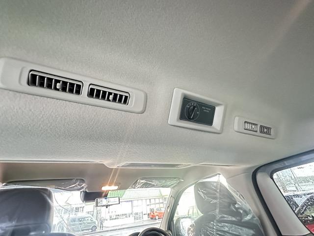 キャラバン ロングオーテックラインプラス　ブラックパッケージ　ディーゼル車　４ＷＤ　左パワースライドドア　寒冷地仕様　スマートキー　ＬＥＤヘッドライト　デジタルインナーミラー　オートエアコン　シートヒーター　アラウンドビューモニター　フォグランプ　登録済未使用車（8枚目）