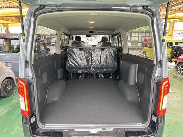 キャラバン ロングオーテックラインプラス　ブラックパッケージ　ディーゼル車　４ＷＤ　左パワースライドドア　寒冷地仕様　スマートキー　ＬＥＤヘッドライト　デジタルインナーミラー　オートエアコン　シートヒーター　アラウンドビューモニター　フォグランプ　登録済未使用車（13枚目）