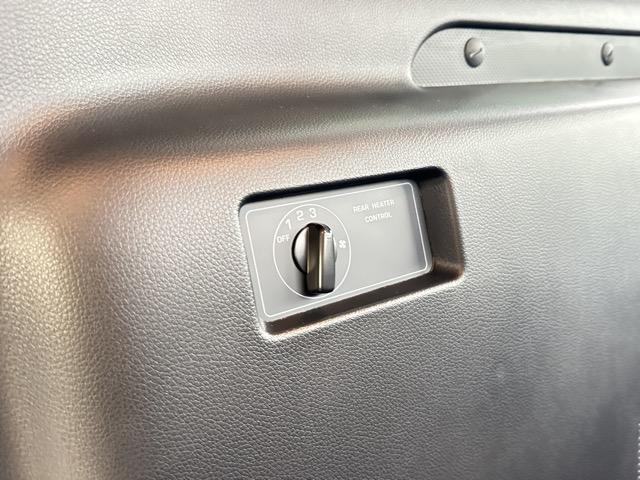 キャラバン ロングオーテックラインプラス　ブラックパッケージ　ディーゼル車　４ＷＤ　左パワースライドドア　寒冷地仕様　スマートキー　ＬＥＤヘッドライト　デジタルインナーミラー　オートエアコン　シートヒーター　アラウンドビューモニター　フォグランプ　登録済未使用車（19枚目）