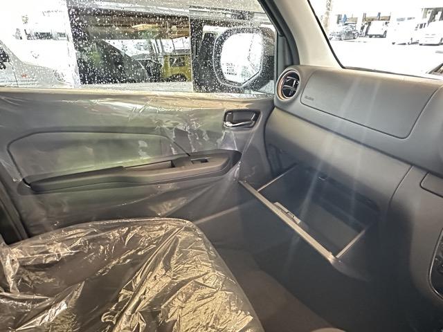 キャラバン ロングオーテックラインプラス　ブラックパッケージ　ディーゼル車　４ＷＤ　左パワースライドドア　寒冷地仕様　スマートキー　ＬＥＤヘッドライト　デジタルインナーミラー　オートエアコン　シートヒーター　アラウンドビューモニター　フォグランプ　登録済未使用車（30枚目）