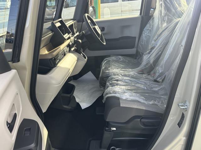 Ｎ－ＢＯＸ ファッションスタイル　コンフォートパッケージ装着車／運転席・助手席シートヒーター　パワースライドドア　リアセンターアームレスト　シートバックテーブル　オートリトラミラー　ホンダセンシング　ＬＥＤヘッドライト　届出済未使用車（6枚目）