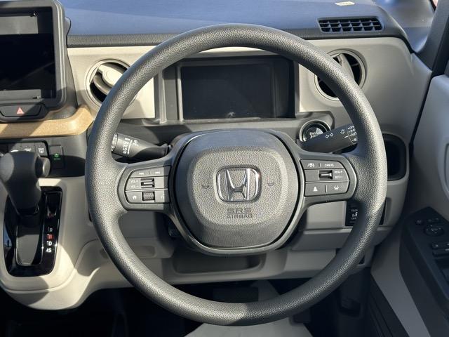 Ｎ－ＢＯＸ ファッションスタイル　コンフォートパッケージ装着車／運転席・助手席シートヒーター　パワースライドドア　リアセンターアームレスト　シートバックテーブル　オートリトラミラー　ホンダセンシング　ＬＥＤヘッドライト　届出済未使用車（9枚目）