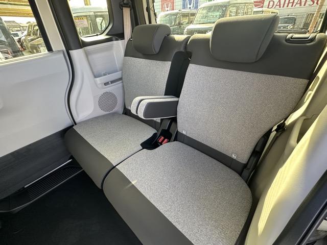 Ｎ－ＢＯＸ ファッションスタイル　コンフォートパッケージ装着車／運転席・助手席シートヒーター　パワースライドドア　リアセンターアームレスト　シートバックテーブル　オートリトラミラー　ホンダセンシング　ＬＥＤヘッドライト　届出済未使用車（11枚目）