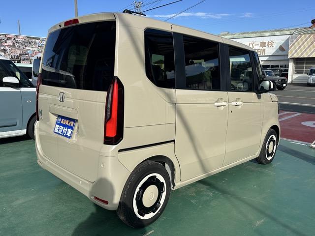 Ｎ－ＢＯＸ ファッションスタイル　コンフォートパッケージ装着車／運転席・助手席シートヒーター　パワースライドドア　リアセンターアームレスト　シートバックテーブル　オートリトラミラー　ホンダセンシング　ＬＥＤヘッドライト　届出済未使用車（15枚目）