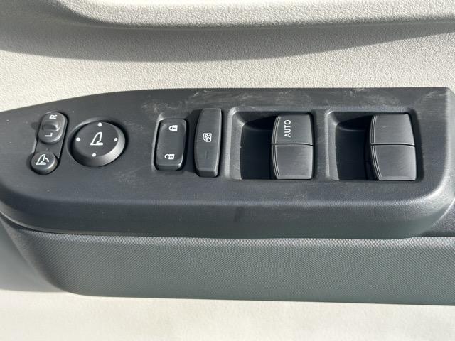 Ｎ－ＢＯＸ ファッションスタイル　コンフォートパッケージ装着車／運転席・助手席シートヒーター　パワースライドドア　リアセンターアームレスト　シートバックテーブル　オートリトラミラー　ホンダセンシング　ＬＥＤヘッドライト　届出済未使用車（17枚目）