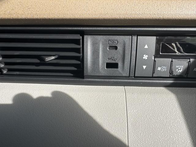 Ｎ－ＢＯＸ ファッションスタイル　コンフォートパッケージ装着車／運転席・助手席シートヒーター　パワースライドドア　リアセンターアームレスト　シートバックテーブル　オートリトラミラー　ホンダセンシング　ＬＥＤヘッドライト　届出済未使用車（22枚目）