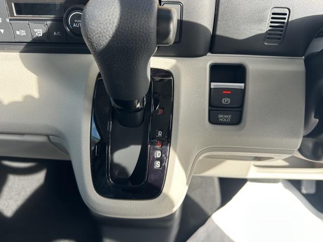 Ｎ－ＢＯＸ ファッションスタイル　コンフォートパッケージ装着車／運転席・助手席シートヒーター　パワースライドドア　リアセンターアームレスト　シートバックテーブル　オートリトラミラー　ホンダセンシング　ＬＥＤヘッドライト　届出済未使用車（23枚目）
