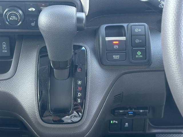 N-BOX L ディスプレイオーディオ バックカメラ スマートキー LEDヘッドライト 片側パワースライドドア フルオートエアコン シートヒーター ロールサンシェード シートバックテーブル 衝突被害軽減ブレーキ(20枚目)