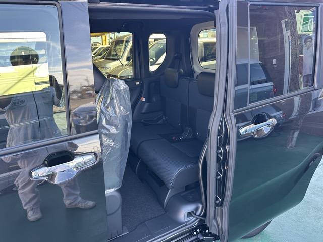 タント カスタムX スマートキー LEDヘッドライト 両側パワースライドドア フルオートエアコン シートヒーター ロールサンシェード シートバックテーブル 電気式パーキングブレーキ フォグランプ 届出済未使用車(7枚目)