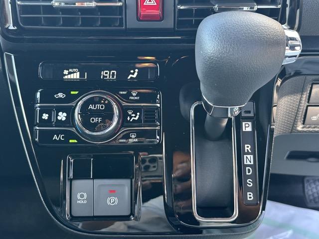 タント カスタムX スマートキー LEDヘッドライト 両側パワースライドドア フルオートエアコン シートヒーター ロールサンシェード シートバックテーブル 電気式パーキングブレーキ フォグランプ 届出済未使用車(19枚目)