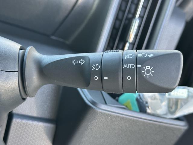 タント カスタムX スマートキー LEDヘッドライト 両側パワースライドドア フルオートエアコン シートヒーター ロールサンシェード シートバックテーブル 電気式パーキングブレーキ フォグランプ 届出済未使用車(22枚目)