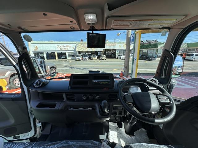 キャンター 全低床強化ダンプ 5MT 3t全低床強化ダンプ バックカメラ付 EZGO サイドガードアシスト スマートキー LEDヘッドライト 電動格納ドアミラー フォグランプ Bluetoothオーディオ ルーフコンソール(7枚目)