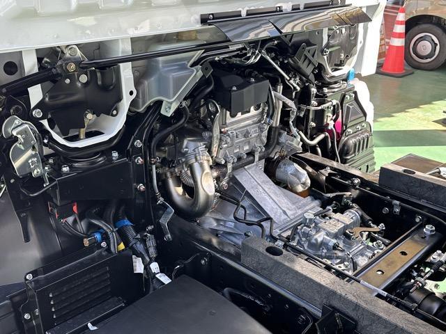 キャンター 全低床強化ダンプ 5MT 3t全低床強化ダンプ バックカメラ付 EZGO サイドガードアシスト スマートキー LEDヘッドライト 電動格納ドアミラー フォグランプ Bluetoothオーディオ ルーフコンソール(9枚目)