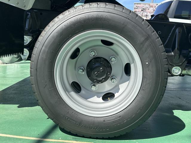 キャンター 全低床強化ダンプ 5MT 3t全低床強化ダンプ バックカメラ付 EZGO サイドガードアシスト スマートキー LEDヘッドライト 電動格納ドアミラー フォグランプ Bluetoothオーディオ ルーフコンソール(21枚目)