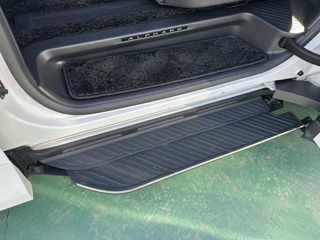 アルファードハイブリッド Ｚ　ユニバーサルステップ　純正ナビゲーション　パノラマカメラ　ＥＴＣ　デジタルインナーミラー　シートヒーター＆ベンチレーション　パワーシート　パワーバックドア　リヤオートエアコン　ＡＣ１００Ｖ電源（8枚目）