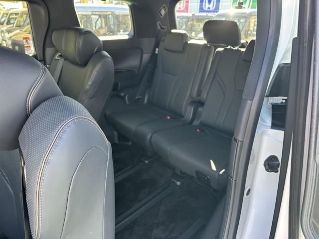 アルファードハイブリッド Ｚ　ユニバーサルステップ　純正ナビゲーション　パノラマカメラ　ＥＴＣ　デジタルインナーミラー　シートヒーター＆ベンチレーション　パワーシート　パワーバックドア　リヤオートエアコン　ＡＣ１００Ｖ電源（9枚目）