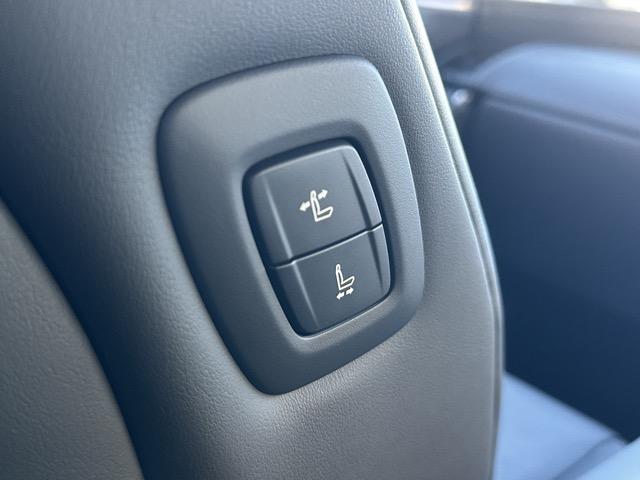 アルファードハイブリッド Ｚ　ユニバーサルステップ　純正ナビゲーション　パノラマカメラ　ＥＴＣ　デジタルインナーミラー　シートヒーター＆ベンチレーション　パワーシート　パワーバックドア　リヤオートエアコン　ＡＣ１００Ｖ電源（19枚目）