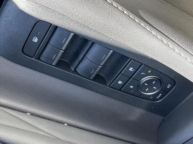 アルファードハイブリッド Ｚ　ユニバーサルステップ　純正ナビゲーション　パノラマカメラ　ＥＴＣ　デジタルインナーミラー　シートヒーター＆ベンチレーション　パワーシート　パワーバックドア　リヤオートエアコン　ＡＣ１００Ｖ電源（31枚目）