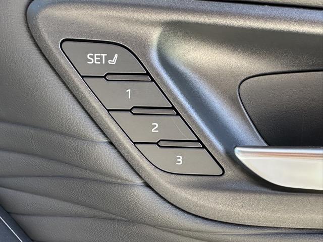 アルファードハイブリッド Ｚ　ユニバーサルステップ　純正ナビゲーション　パノラマカメラ　ＥＴＣ　デジタルインナーミラー　シートヒーター＆ベンチレーション　パワーシート　パワーバックドア　リヤオートエアコン　ＡＣ１００Ｖ電源（32枚目）