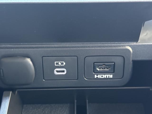 アルファードハイブリッド Ｚ　ユニバーサルステップ　純正ナビゲーション　パノラマカメラ　ＥＴＣ　デジタルインナーミラー　シートヒーター＆ベンチレーション　パワーシート　パワーバックドア　リヤオートエアコン　ＡＣ１００Ｖ電源（48枚目）