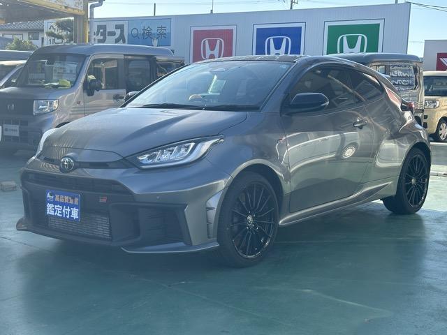 ＧＲヤリス ＲＺ　走行距離３，５００ｋｍ　４ＷＤ　６ＭＴ　セーフティセンス　ディスプレイオーディオ　バックモニター　ＥＴＣ　本革巻ステアリング　インタークーラースプレー　１８インチアルミホイール　スマートキー（4枚目）