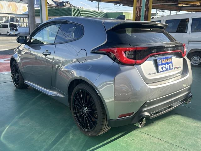 ＧＲヤリス ＲＺ　走行距離３，５００ｋｍ　４ＷＤ　６ＭＴ　セーフティセンス　ディスプレイオーディオ　バックモニター　ＥＴＣ　本革巻ステアリング　インタークーラースプレー　１８インチアルミホイール　スマートキー（5枚目）