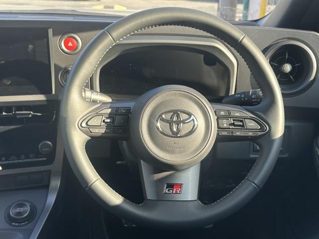 ＧＲヤリス ＲＺ　走行距離３，５００ｋｍ　４ＷＤ　６ＭＴ　セーフティセンス　ディスプレイオーディオ　バックモニター　ＥＴＣ　本革巻ステアリング　インタークーラースプレー　１８インチアルミホイール　スマートキー（9枚目）