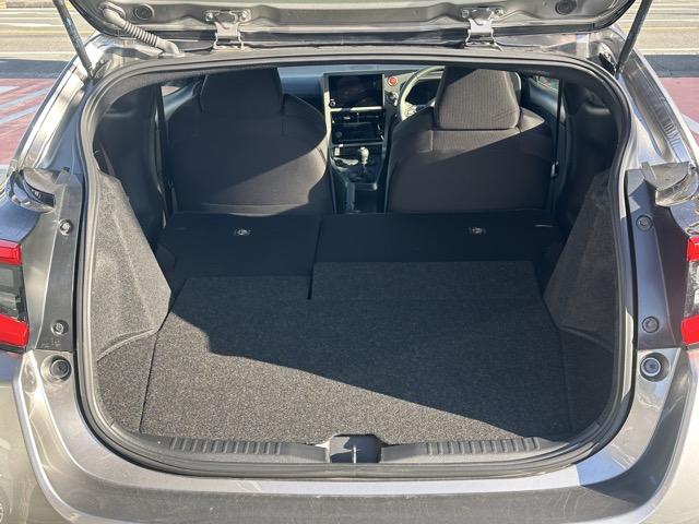 ＧＲヤリス ＲＺ　走行距離３，５００ｋｍ　４ＷＤ　６ＭＴ　セーフティセンス　ディスプレイオーディオ　バックモニター　ＥＴＣ　本革巻ステアリング　インタークーラースプレー　１８インチアルミホイール　スマートキー（12枚目）