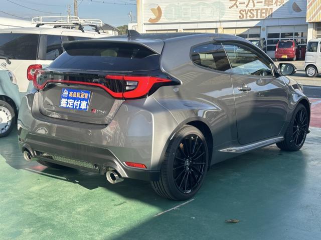 ＧＲヤリス ＲＺ　走行距離３，５００ｋｍ　４ＷＤ　６ＭＴ　セーフティセンス　ディスプレイオーディオ　バックモニター　ＥＴＣ　本革巻ステアリング　インタークーラースプレー　１８インチアルミホイール　スマートキー（13枚目）