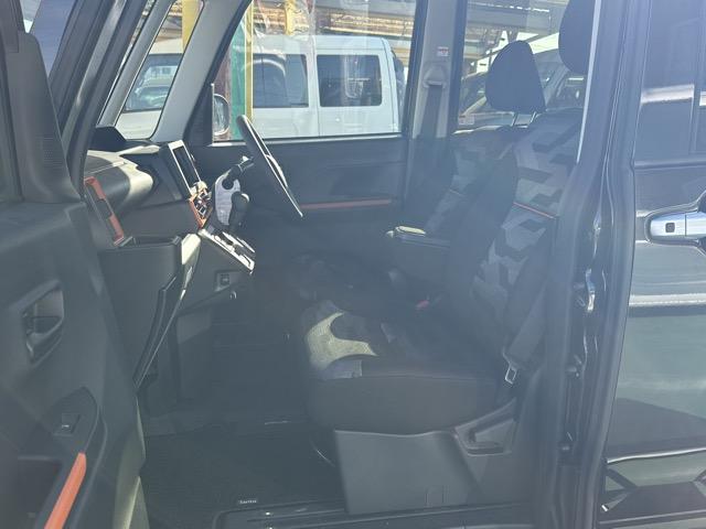 タント ファンクロス　パノラマアップグレードパック　スマートキー　ＬＥＤヘッドライト　両側パワースライドドア　フルオートエアコン　シートヒーター　ロールサンシェード　シートバックテーブル　電気式パーキングブレーキ（6枚目）