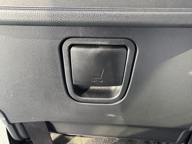 タント ファンクロス　パノラマアップグレードパック　スマートキー　ＬＥＤヘッドライト　両側パワースライドドア　フルオートエアコン　シートヒーター　ロールサンシェード　シートバックテーブル　電気式パーキングブレーキ（13枚目）