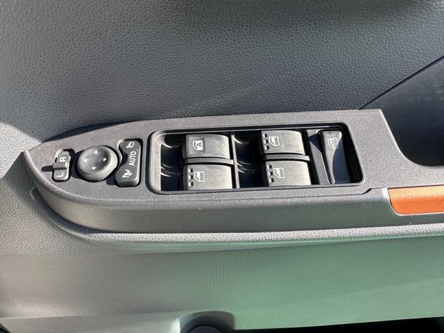 タント ファンクロス　パノラマアップグレードパック　スマートキー　ＬＥＤヘッドライト　両側パワースライドドア　フルオートエアコン　シートヒーター　ロールサンシェード　シートバックテーブル　電気式パーキングブレーキ（21枚目）