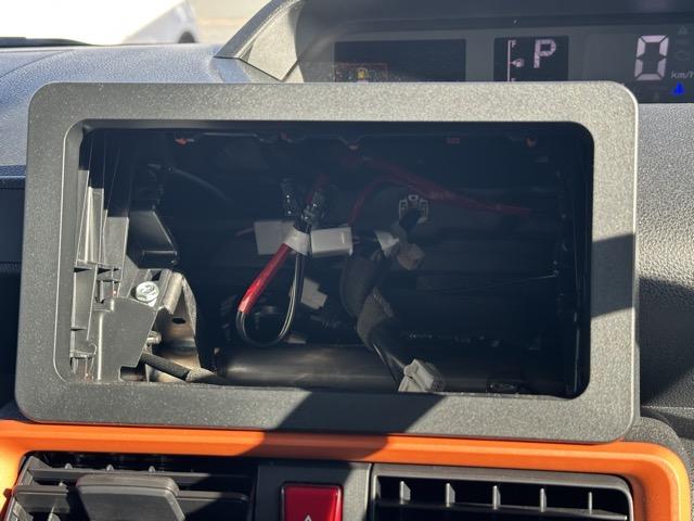 タント ファンクロス　パノラマアップグレードパック　スマートキー　ＬＥＤヘッドライト　両側パワースライドドア　フルオートエアコン　シートヒーター　ロールサンシェード　シートバックテーブル　電気式パーキングブレーキ（22枚目）