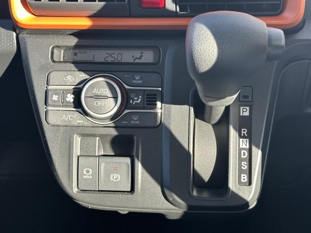 タント ファンクロス　パノラマアップグレードパック　スマートキー　ＬＥＤヘッドライト　両側パワースライドドア　フルオートエアコン　シートヒーター　ロールサンシェード　シートバックテーブル　電気式パーキングブレーキ（23枚目）