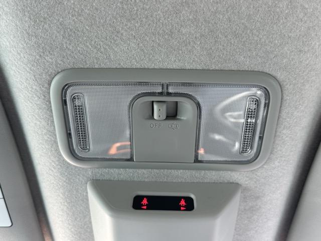 タント ファンクロス　パノラマアップグレードパック　スマートキー　ＬＥＤヘッドライト　両側パワースライドドア　フルオートエアコン　シートヒーター　ロールサンシェード　シートバックテーブル　電気式パーキングブレーキ（27枚目）