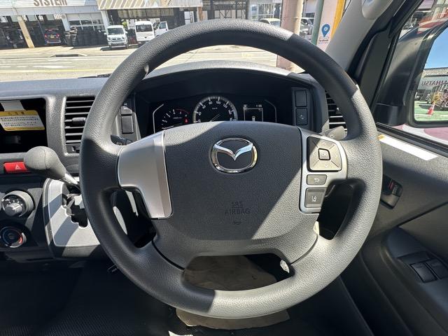 ブローニィバン ロングＧＬ　ディーゼル車　４ＷＤ　キーレス　ＬＥＤヘッドライト　両側スライドドア　電動格納ドアミラー　パワーウィンドー　リヤクーラー＆リヤヒーター　衝突被害軽減ブレーキ　オートライト　登録済未使用車（11枚目）