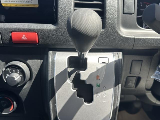 ブローニィバン ロングＧＬ　ディーゼル車　４ＷＤ　キーレス　ＬＥＤヘッドライト　両側スライドドア　電動格納ドアミラー　パワーウィンドー　リヤクーラー＆リヤヒーター　衝突被害軽減ブレーキ　オートライト　登録済未使用車（24枚目）