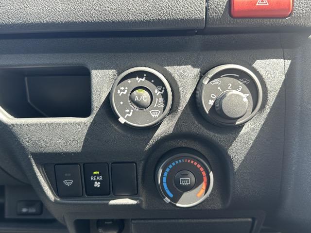 ブローニィバン ロングＧＬ　ディーゼル車　４ＷＤ　キーレス　ＬＥＤヘッドライト　両側スライドドア　電動格納ドアミラー　パワーウィンドー　リヤクーラー＆リヤヒーター　衝突被害軽減ブレーキ　オートライト　登録済未使用車（26枚目）