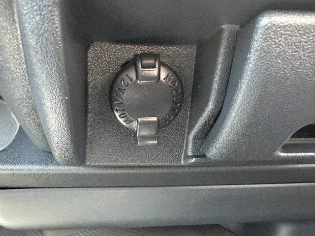 ブローニィバン ロングＧＬ　ディーゼル車　４ＷＤ　キーレス　ＬＥＤヘッドライト　両側スライドドア　電動格納ドアミラー　パワーウィンドー　リヤクーラー＆リヤヒーター　衝突被害軽減ブレーキ　オートライト　登録済未使用車（27枚目）