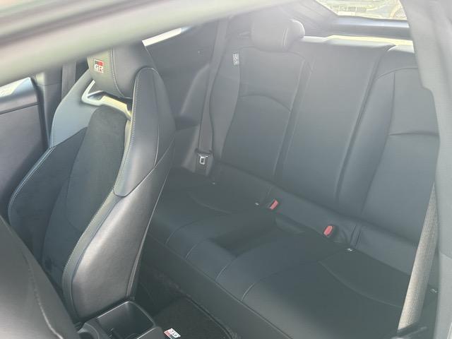 ＧＲヤリス ＲＺ　ハイパフォーマンス　４ＷＤ　６ＭＴ　セーフティセンス　ディスプレイオーディオ　ＪＢＬサウンドシステム　ＬＥＤヘッドランプ　ＢＢＳ製鍛造ＡＷ　対向ブレーキキャリパー　本革巻ステアリング　シートヒーター＆ステアリングヒーター（7枚目）