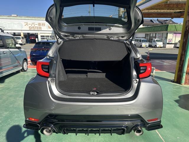 ＧＲヤリス ＲＺ　ハイパフォーマンス　４ＷＤ　６ＭＴ　セーフティセンス　ディスプレイオーディオ　ＪＢＬサウンドシステム　ＬＥＤヘッドランプ　ＢＢＳ製鍛造ＡＷ　対向ブレーキキャリパー　本革巻ステアリング　シートヒーター＆ステアリングヒーター（11枚目）