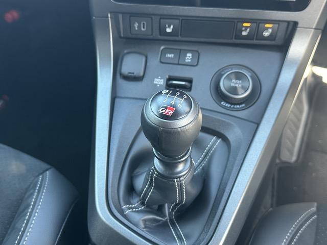 ＧＲヤリス ＲＺ　ハイパフォーマンス　４ＷＤ　６ＭＴ　セーフティセンス　ディスプレイオーディオ　ＪＢＬサウンドシステム　ＬＥＤヘッドランプ　ＢＢＳ製鍛造ＡＷ　対向ブレーキキャリパー　本革巻ステアリング　シートヒーター＆ステアリングヒーター（21枚目）