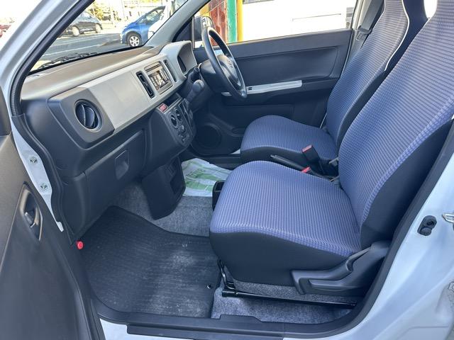 アルト Ｆ　５ＡＧＳ車　純正ＣＤデッキ　キーレス　前側パワーウィンドー　エアコン　パワステ（6枚目）