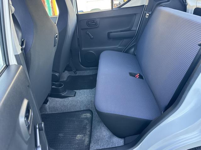 アルト Ｆ　５ＡＧＳ車　純正ＣＤデッキ　キーレス　前側パワーウィンドー　エアコン　パワステ（7枚目）