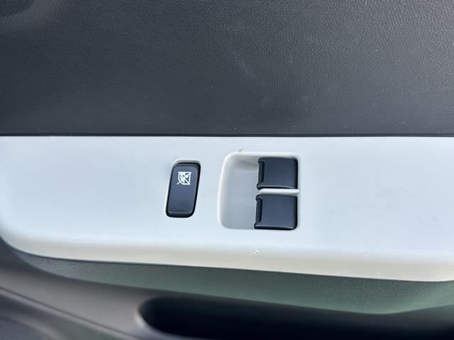 アルト Ｆ　５ＡＧＳ車　純正ＣＤデッキ　キーレス　前側パワーウィンドー　エアコン　パワステ（14枚目）