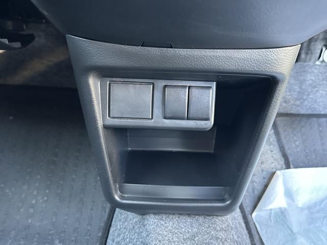 アルト Ｆ　５ＡＧＳ車　純正ＣＤデッキ　キーレス　前側パワーウィンドー　エアコン　パワステ（19枚目）